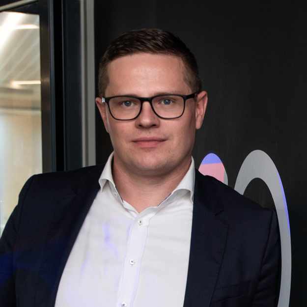 How a combined approach using AI and human intelligence can combat money laundering